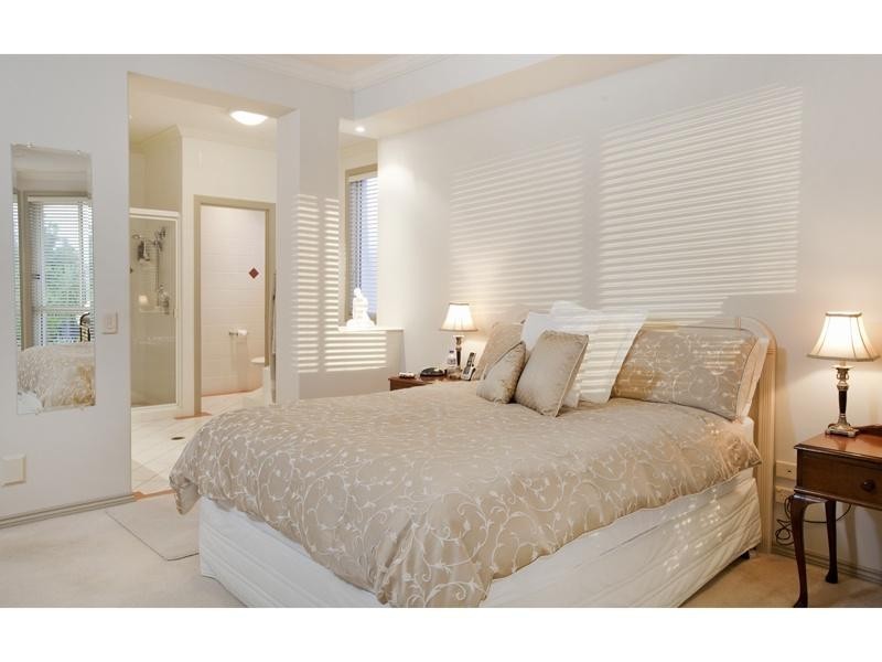 6 Windchimes Way, Hope Island QLD 4212