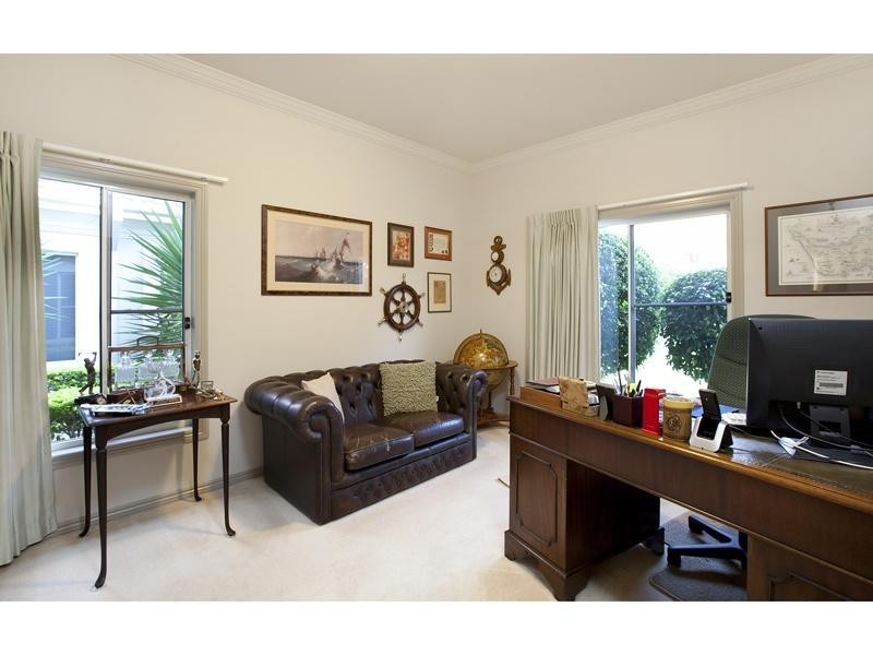 6 Windchimes Way, Hope Island QLD 4212