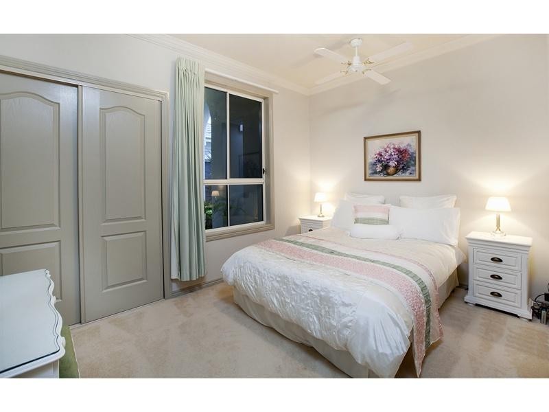 6 Windchimes Way, Hope Island QLD 4212