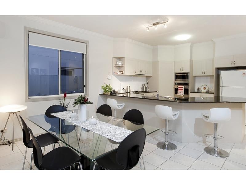 6 Windchimes Way, Hope Island QLD 4212