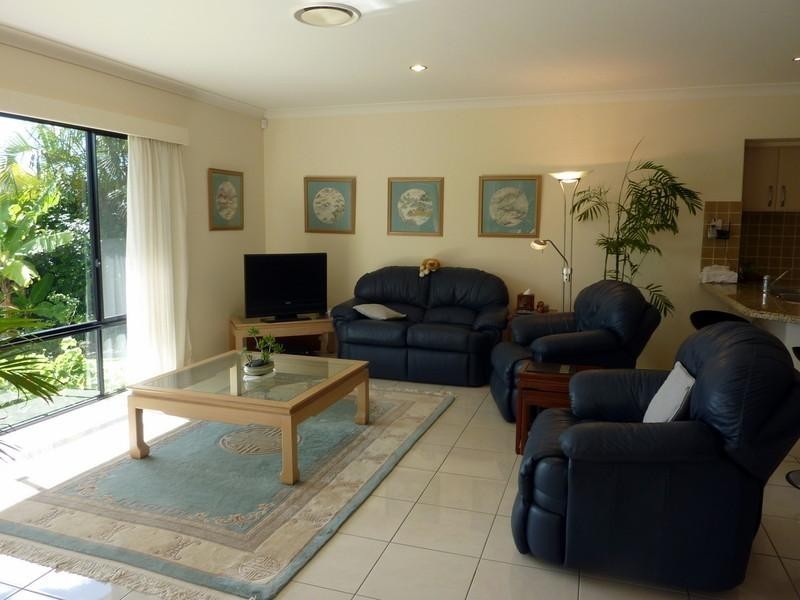 1 Windchimes Way, Hope Island QLD 4212