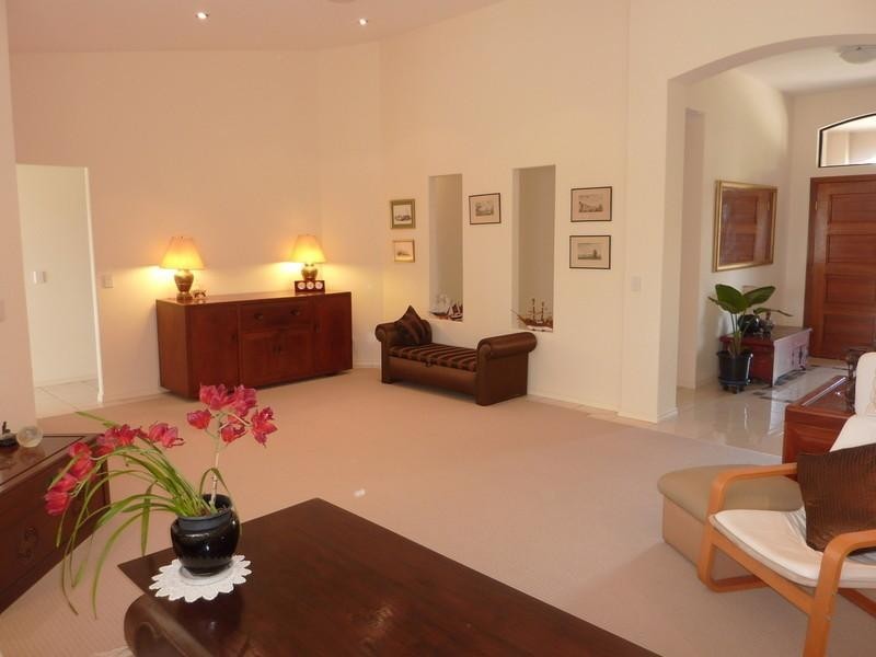 1 Windchimes Way, Hope Island QLD 4212