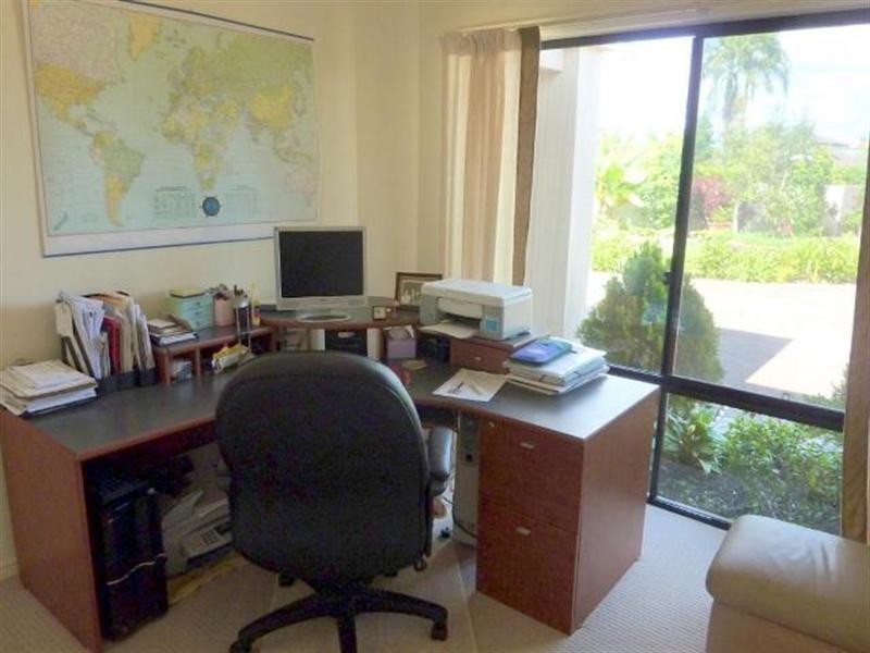 1 Windchimes Way, Hope Island QLD 4212