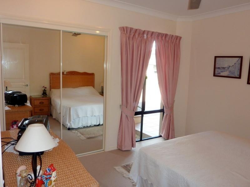 1 Windchimes Way, Hope Island QLD 4212