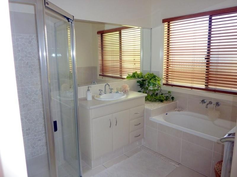 1 Windchimes Way, Hope Island QLD 4212