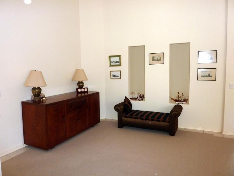 1 Windchimes Way, Hope Island QLD 4212