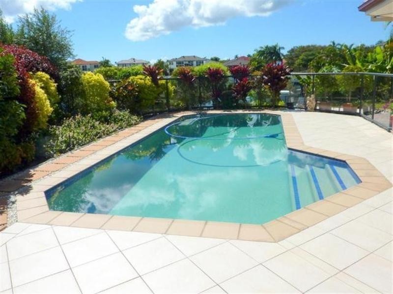 1 Windchimes Way, Hope Island QLD 4212