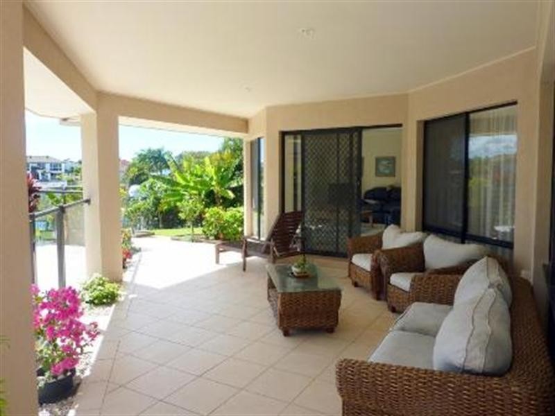 1 Windchimes Way, Hope Island QLD 4212