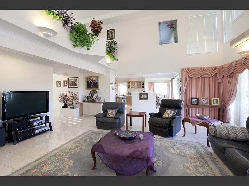 21 Woolner Place, Mount Ommaney QLD 4074