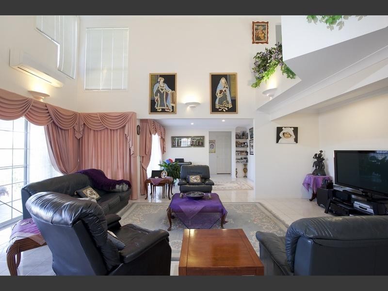 21 Woolner Place, Mount Ommaney QLD 4074