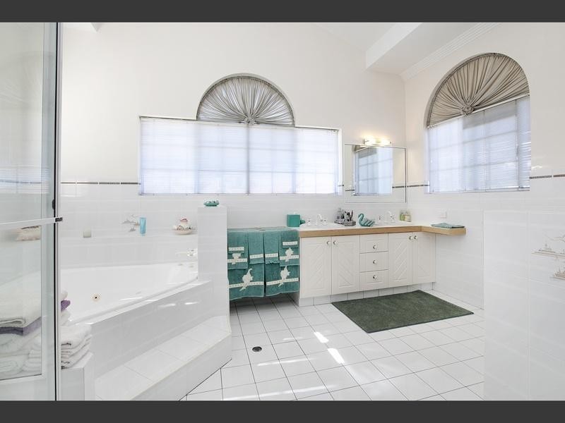 21 Woolner Place, Mount Ommaney QLD 4074