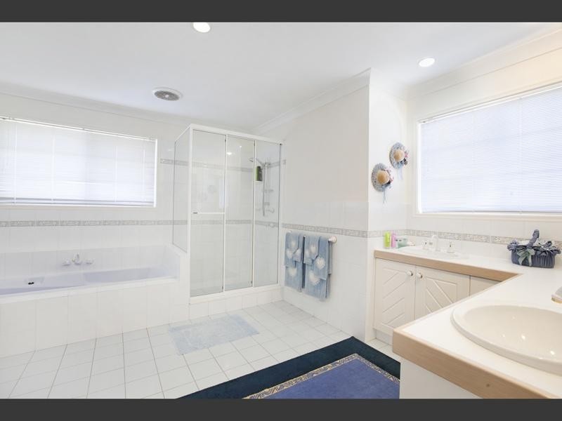 21 Woolner Place, Mount Ommaney QLD 4074