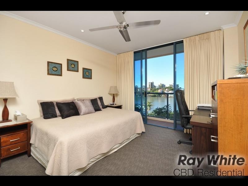 21/2 Goodwin Street, Kangaroo Point QLD 4169