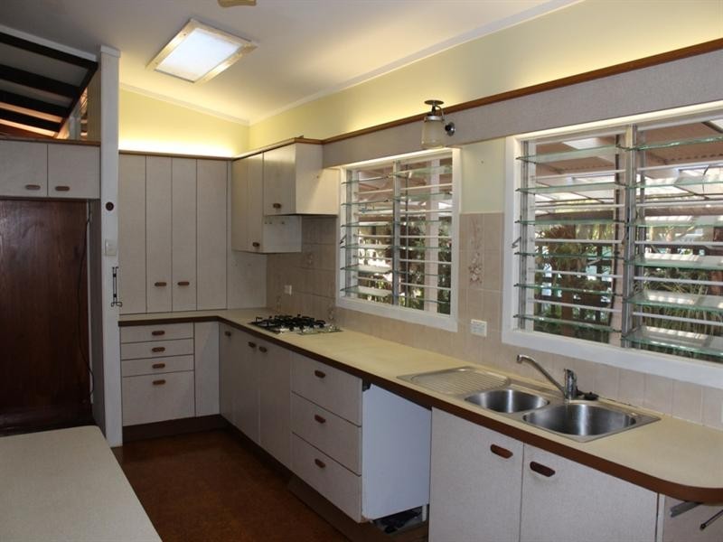 76 Burns Parade, Chapel Hill QLD 4069