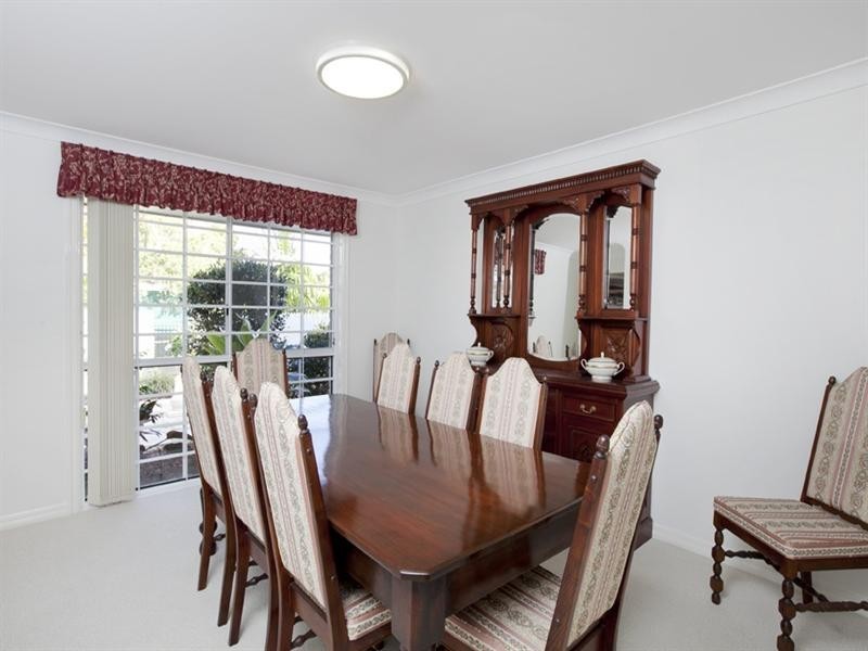 8 McKellar Court, Mount Ommaney QLD 4074