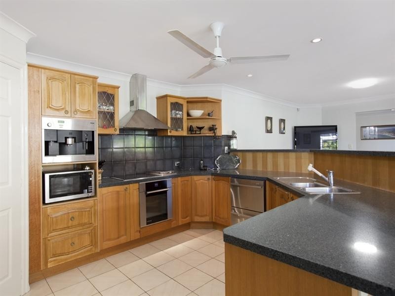 8 McKellar Court, Mount Ommaney QLD 4074