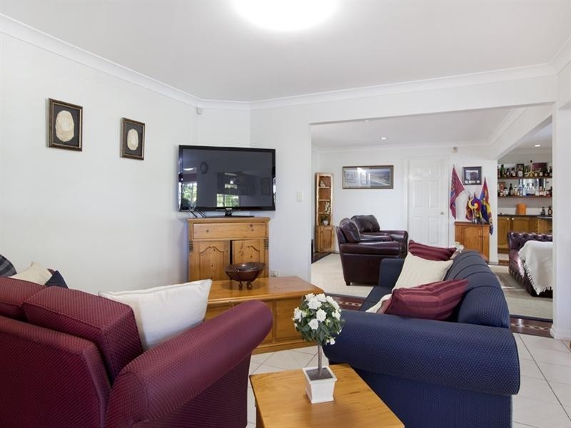 8 McKellar Court, Mount Ommaney QLD 4074