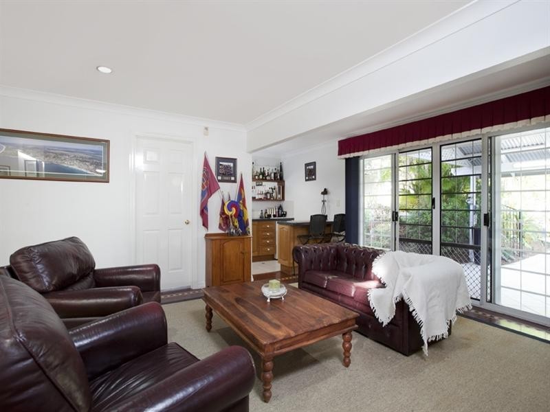 8 McKellar Court, Mount Ommaney QLD 4074