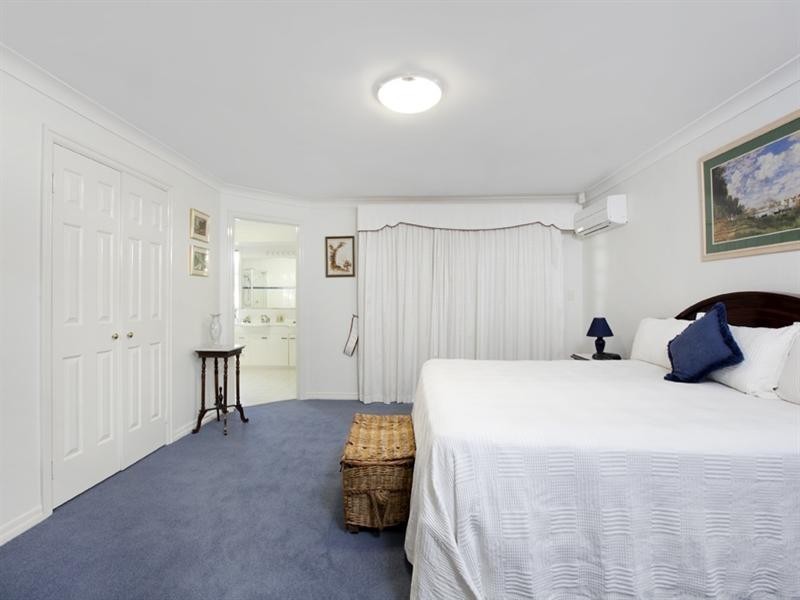 8 McKellar Court, Mount Ommaney QLD 4074