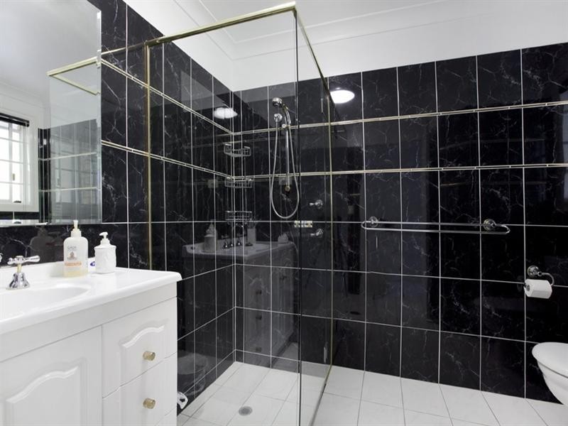 8 McKellar Court, Mount Ommaney QLD 4074