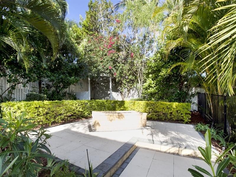 8 McKellar Court, Mount Ommaney QLD 4074