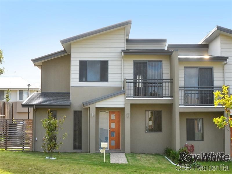 2/3 Elise Avenue, Coomera QLD 4209