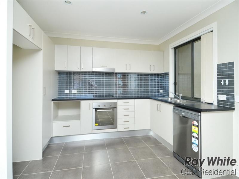 2/3 Elise Avenue, Coomera QLD 4209