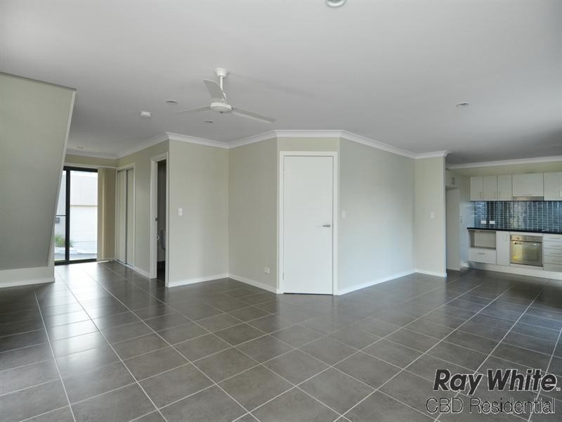 2/3 Elise Avenue, Coomera QLD 4209
