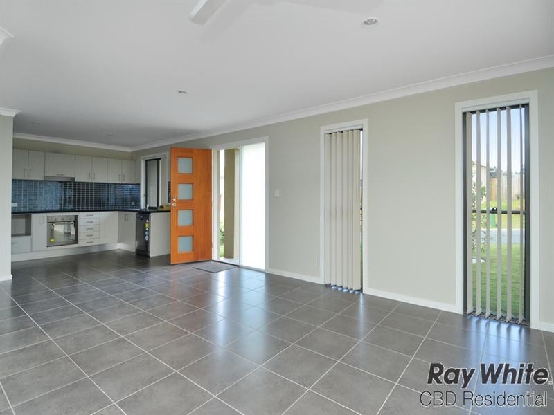 2/3 Elise Avenue, Coomera QLD 4209