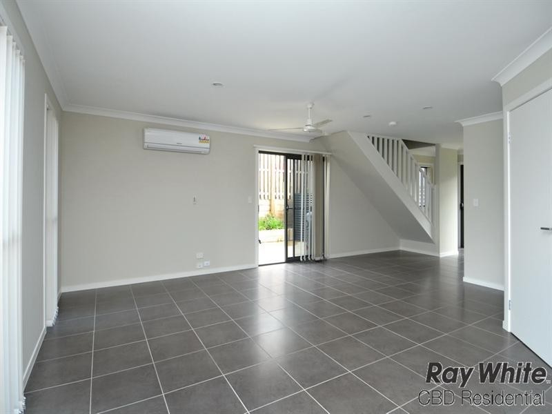 2/3 Elise Avenue, Coomera QLD 4209