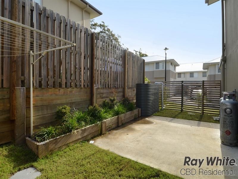 2/3 Elise Avenue, Coomera QLD 4209