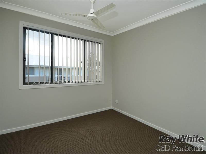 2/3 Elise Avenue, Coomera QLD 4209