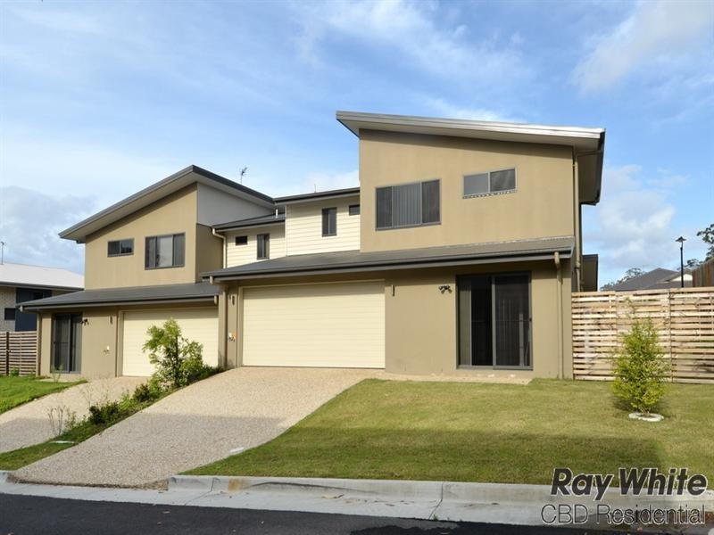 2/3 Elise Avenue, Coomera QLD 4209