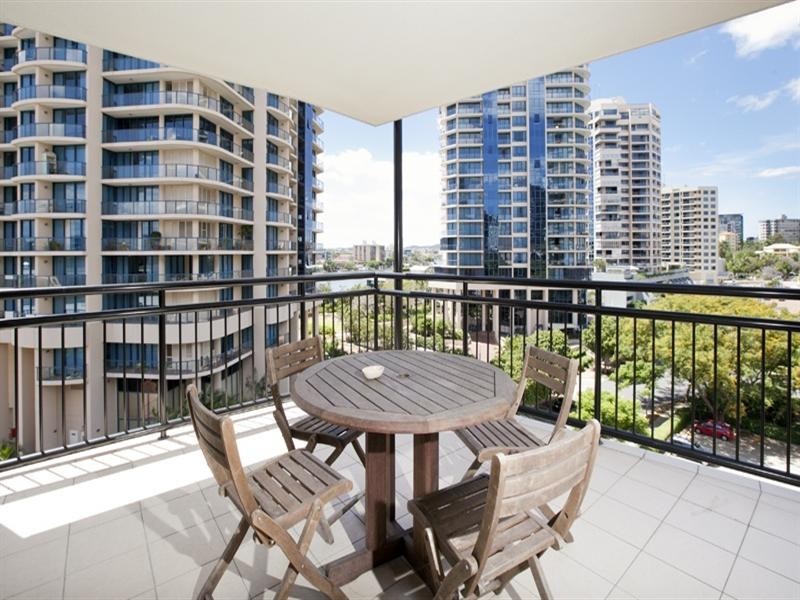 52/15 Goodwin Street, Kangaroo Point QLD 4169