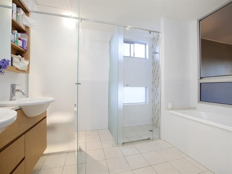 33/363 Coronation Drive, Auchenflower QLD 4066