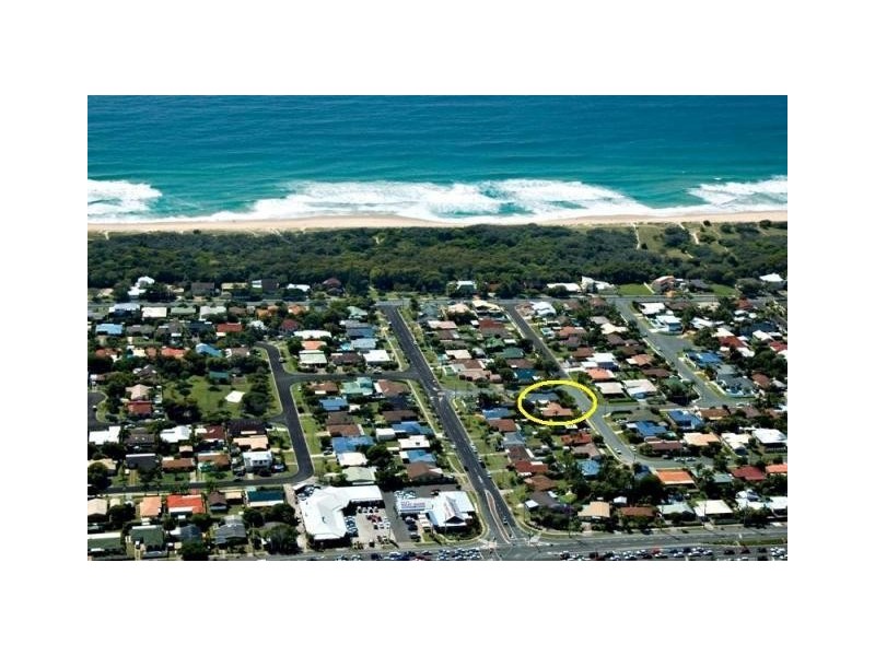 15 Bandaroo Street, Warana QLD 4575