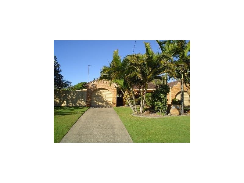 1/15 Lapoinya Crescent, Warana QLD 4575