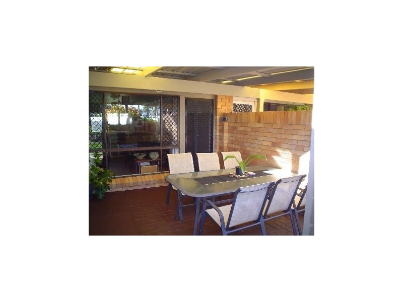 1/15 Lapoinya Crescent, Warana QLD 4575