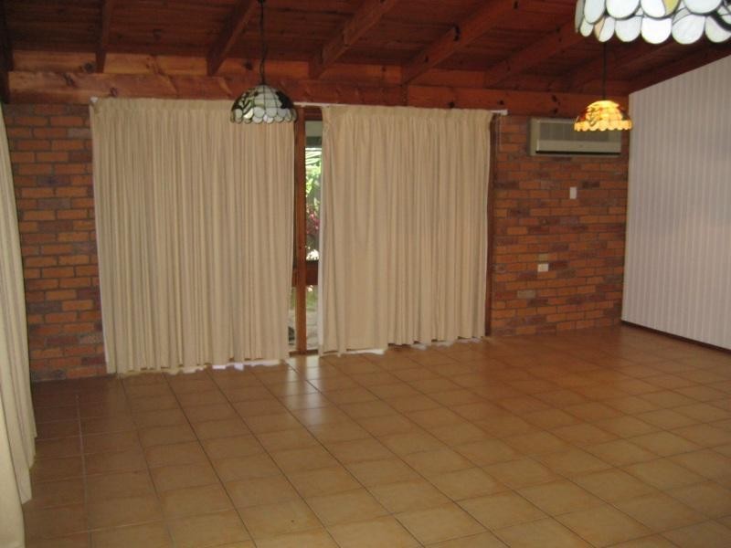 27 Mooloolah Road, Mooloolah Valley QLD 4553