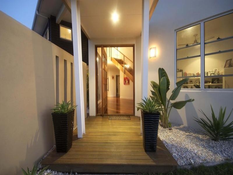 18 Flores Street, Parrearra QLD 4575