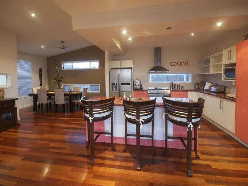 18 Flores Street, Parrearra QLD 4575