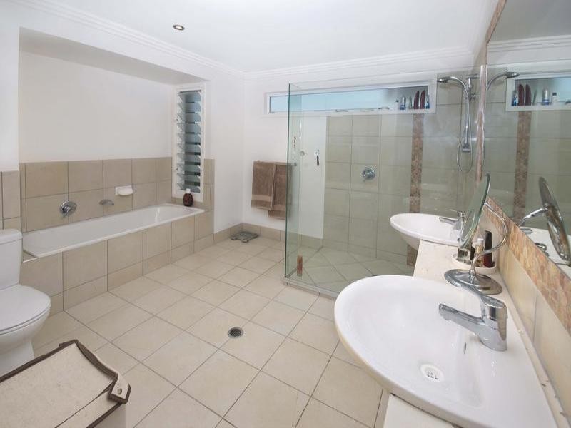 18 Flores Street, Parrearra QLD 4575