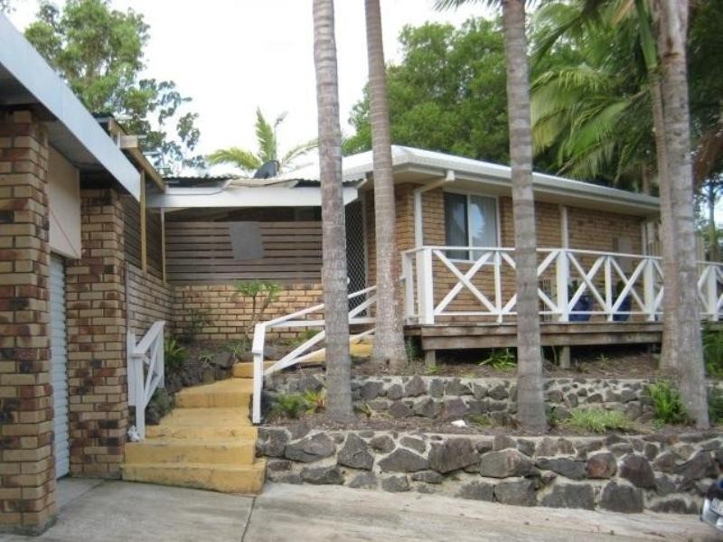 8 Christine Court, Mooloolah Valley QLD 4553