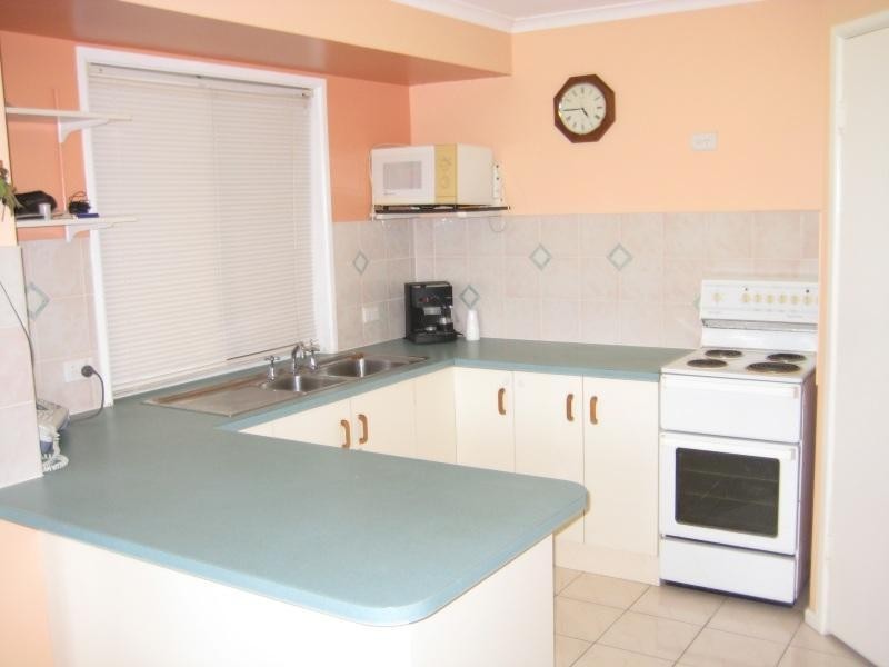 8 Christine Court, Mooloolah Valley QLD 4553