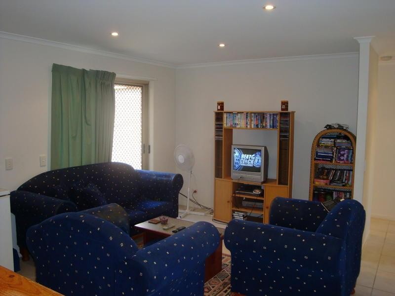 293 Nicklin Way, Warana QLD 4575