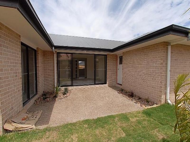 1 Kingsview Court, Little Mountain QLD 4551