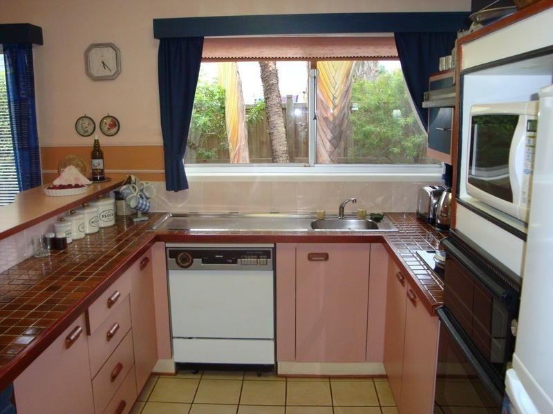 2 Bandaroo Street, Warana QLD 4575