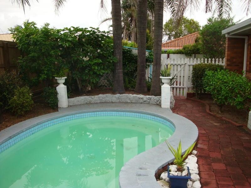 2 Bandaroo Street, Warana QLD 4575