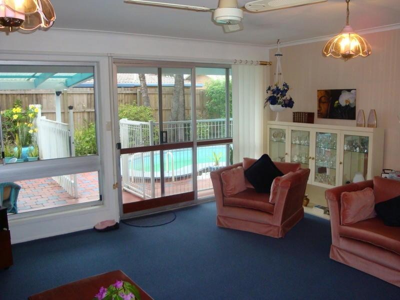 2 Bandaroo Street, Warana QLD 4575