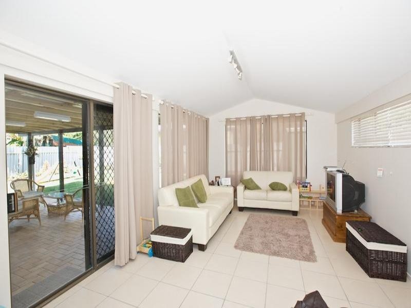 9 Narambi Street, Warana QLD 4575